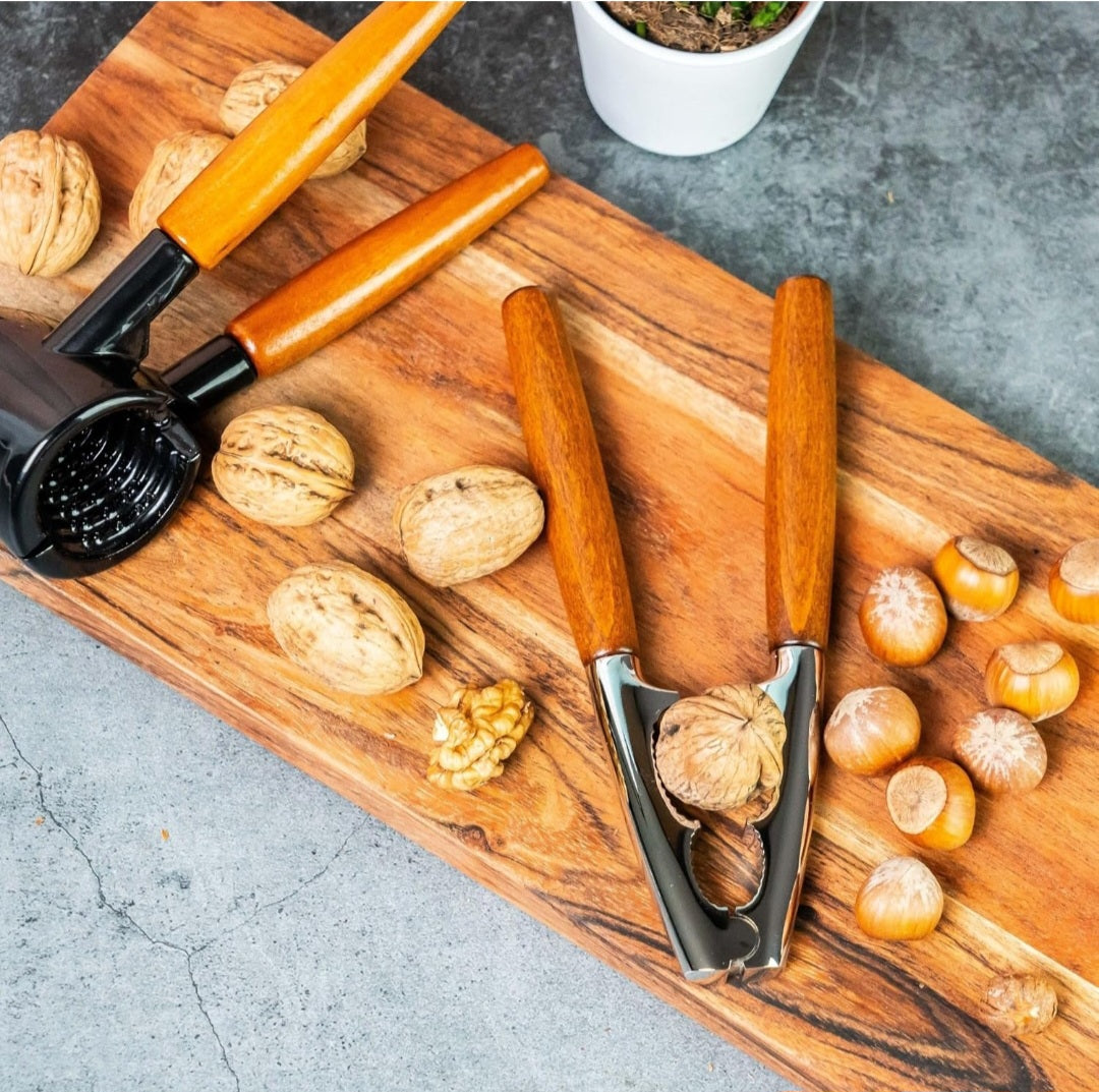 Schiaccianoci comodo pratico facile da usare